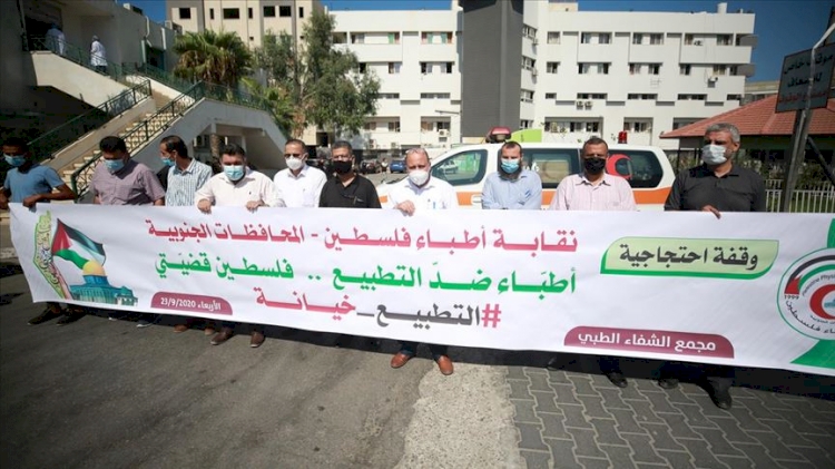 Filistinliler Gazze'de İşgalci İsrail ile normalleşme anlaşmalarını protesto etti