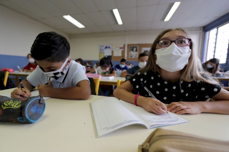 İspanya'da okullarda üç haftada 2 bin 852 sınıf Kovid-19'dan kapandı