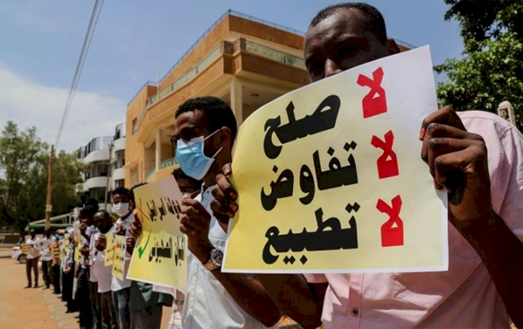 Sudan’da halk sokaklara döküldü: İhanet anlaşması ve dini konulardaki reformlar protesto edildi
