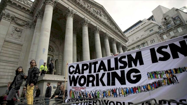 Okullarda 'kapitalizm karşıtı' kaynakların kullanılmaması uyarısı