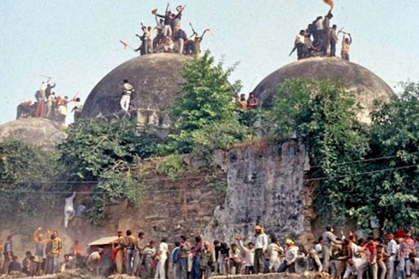 Hint Yargısı Babri Camii'ni yakan 32 saldırganı akladı