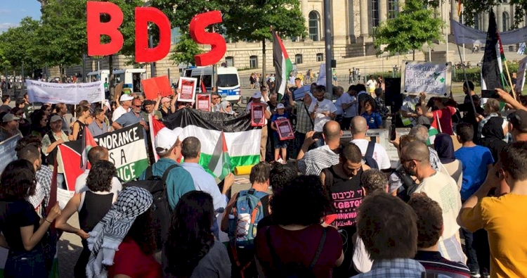 ABD’de üniversite öğrencileri İsrail’e karşı harekete geçti