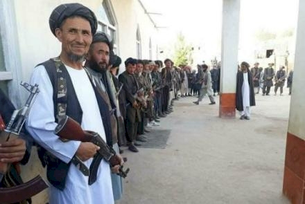 Afganistan'da 275 Taliban üyesi teslim oldu