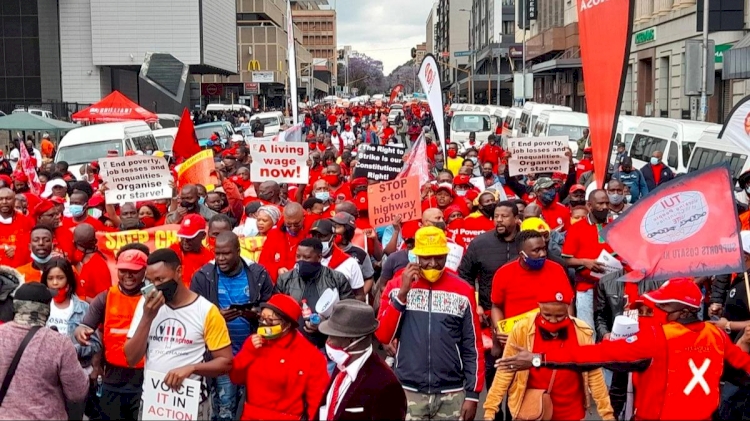 Güney Afrikalı işçiler sokaklara indi