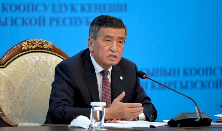 Kırgızistan Cumhurbaşkanı Ceenbekov, başbakan ve hükümeti görevden alan kararnameyi imzaladı