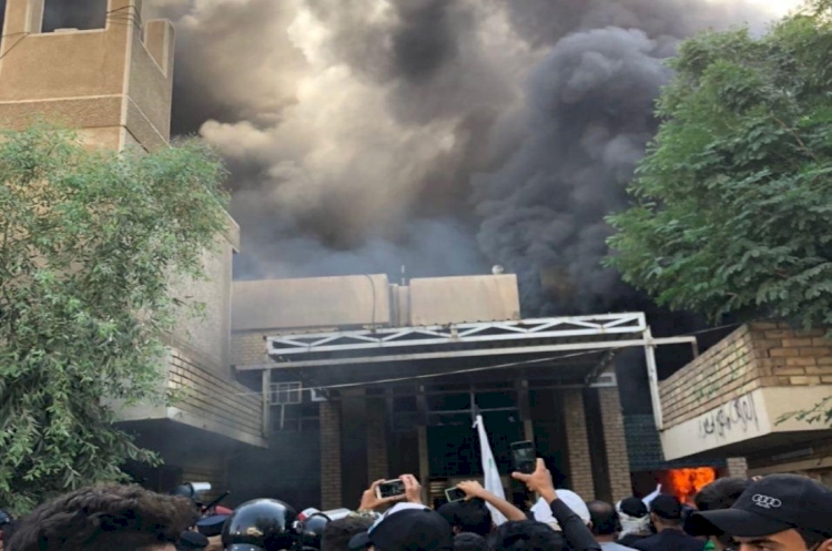 Bağdat’ta Haşdi Şabi yanlıları KDP binasını ateşe verdi