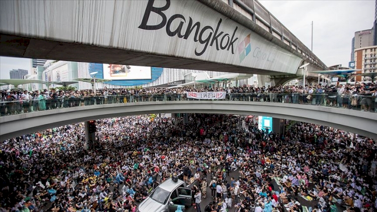 Tayland'da hükümet karşıtı protestolar yasağa rağmen devam ediyor