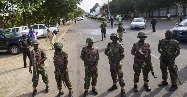 Nijerya'da ordu sokağa indi