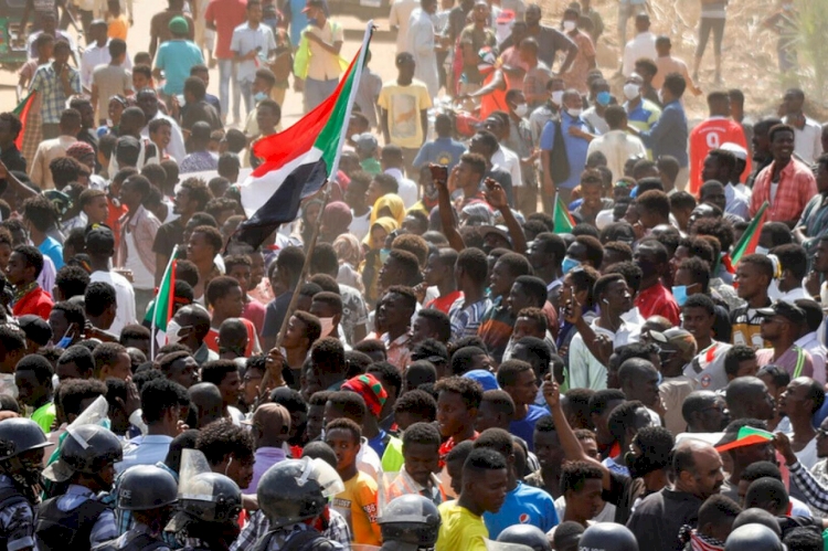 Sudan'daki siyasi güçler geçici hükümeti düşürmek için milyonluk gösteriye hazırlanıyor