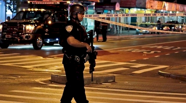 ABD'de bir siyahiyi öldüren, diğerini de yaralayan polis kovuldu