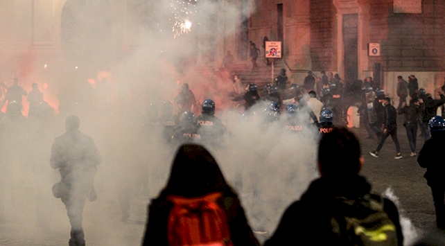 İtalya'da COVID-19 protestolarında arbede: 2 yaralı, 10 gözaltı