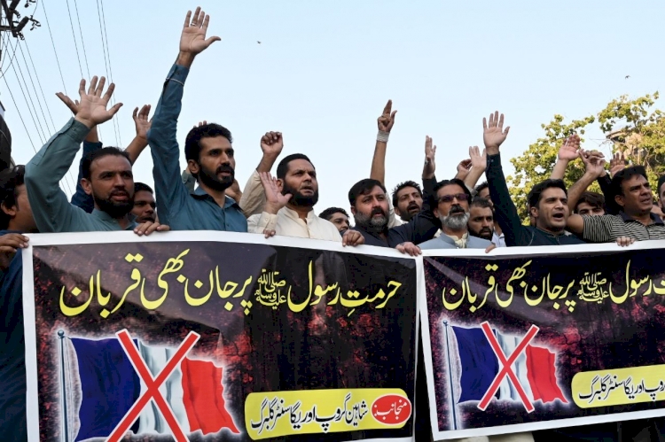Pakistan ve İran halkından Fransa'ya karşı ortak hareket çağrısı