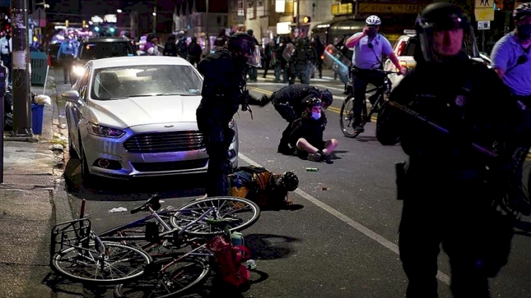 ABD'nin Philadelphia kentinde polisin bir siyahiyi öldürmesine yönelik protestolar sürüyor