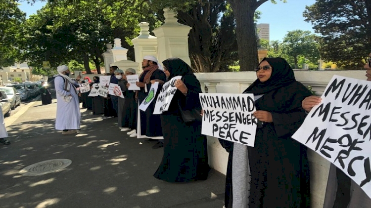Güney Afrikalı Müslümanlar, Fransa'yı protesto etti