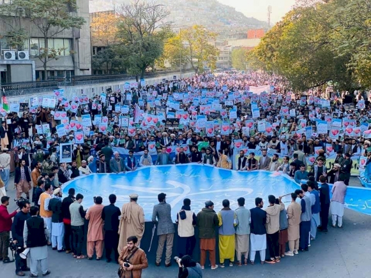 Afganistan'da Fransa'daki İslam karşıtı açıklamalar protesto edildi