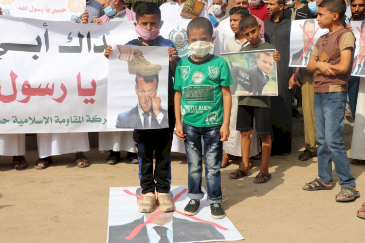 Gazze'de Macron'un İslam karşıtı tutumu protesto edildi