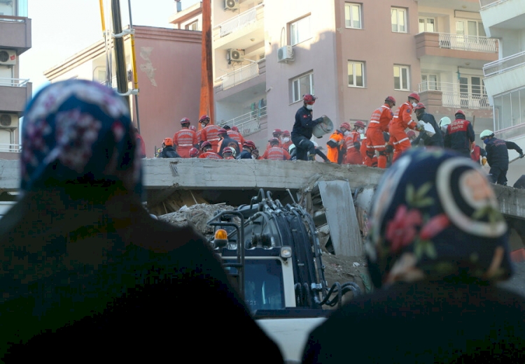İzmir'de can kaybı 58'e yükseldi