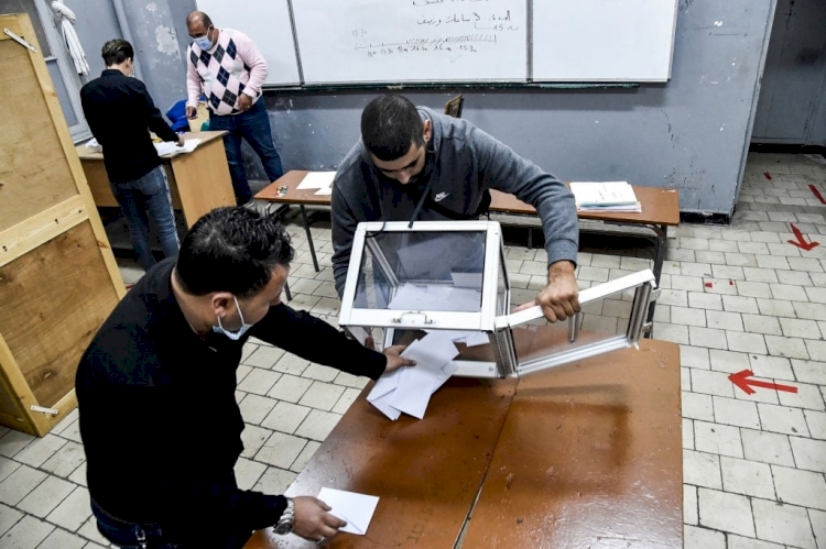 Cezayir'de Anayasa referandumuna katılım yüzde 23,7 oldu