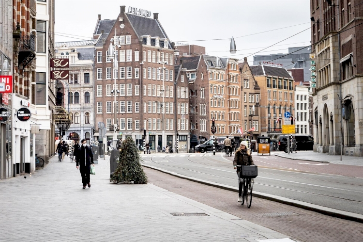 Hollanda'da bazı bölgelere sokağa çıkma yasağı gelebilir