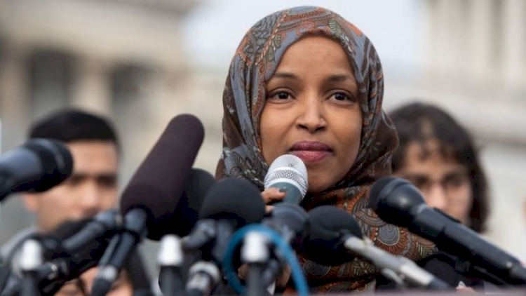ABD'nin ilk kadın Müslüman vekillerinden İlhan Omar yeniden seçildi