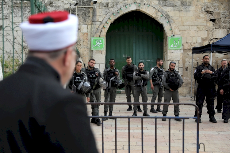 Zorba İsrail 2 bin Filistinlinin Mescid-i Aksa’ya girişine izin vermedi