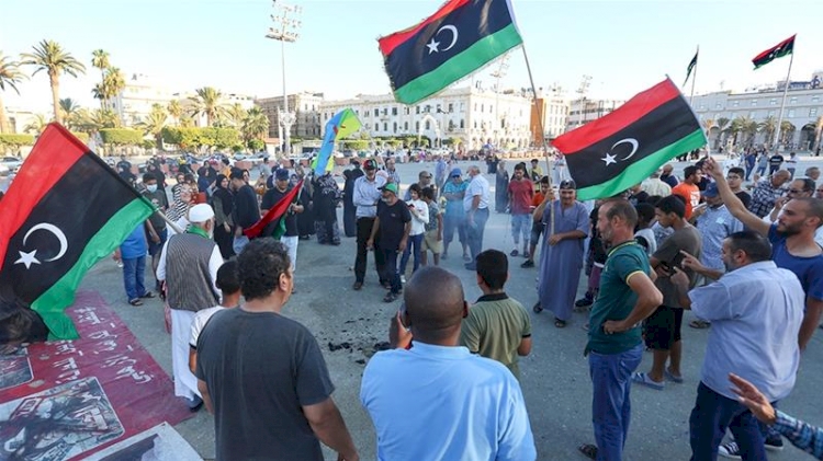Libyalılar BM öncülüğünde süren diyalog görüşmelerini protesto etti