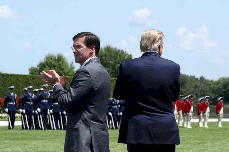 Trump, Savunma Bakanı Esper'i kovdu