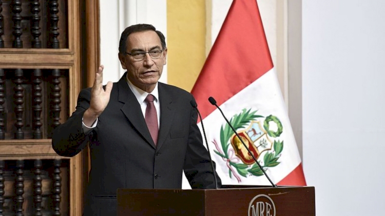 Peru Devlet Başkanı Vizcarra görevinden azledildi