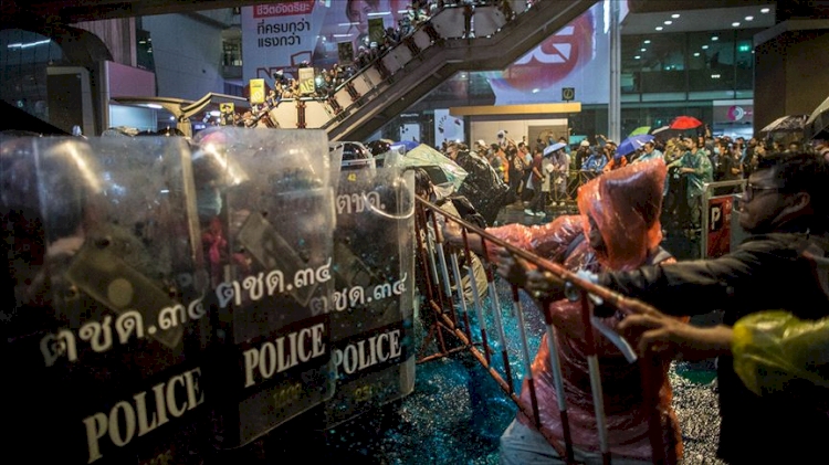 Tayland'da hükümet karşıtı protestolar sürüyor