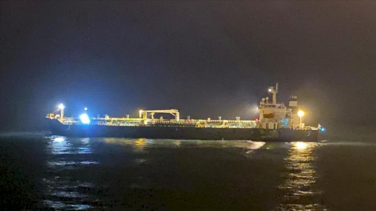 İran, Basra Körfezi'nde 'kaçak akaryakıt taşıyan' yabancı bir gemiye el koydu