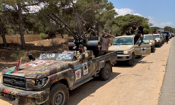 Libya'daki siyasi diyaloğun seyri belirsizliğini korurken Hafter milislerini batıya kaydırmaya başladı
