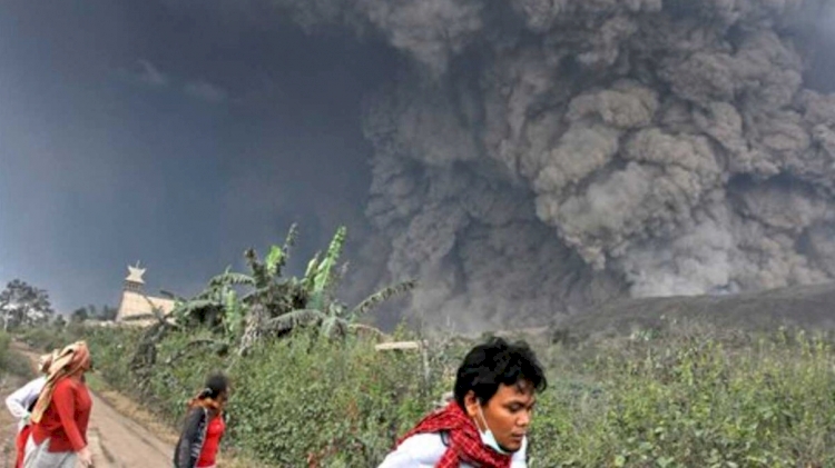 Endonezya'daki yanardağ patlaması sonucu 3 bin kişi evsiz kaldı