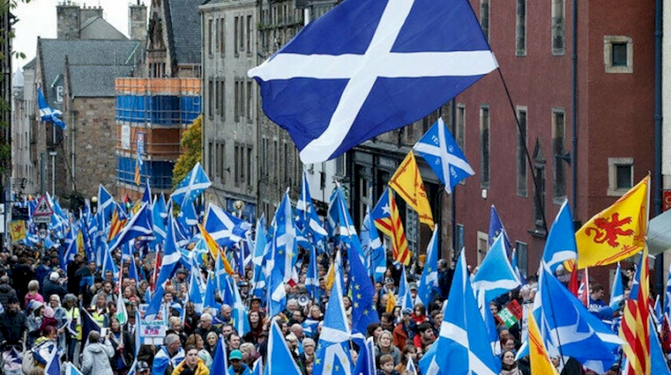 İskoç hükümeti yeni bağımsızlık referandumunda ısrarlı