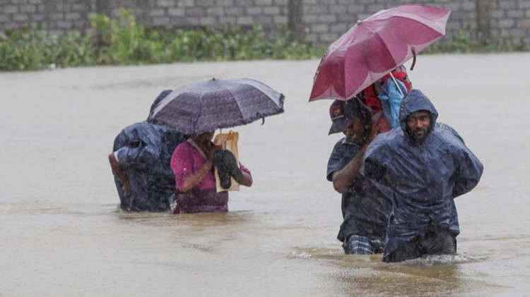 Burevi Kasırgası 75 bin Sri Lankalıyı yerinden etti