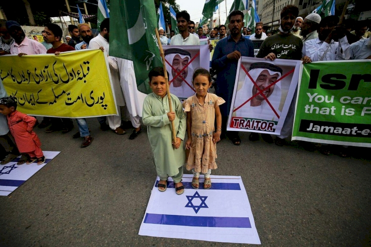 Pakistan siyonist rejime karşı geleneksel politikasını gözden geçirmeye zorlanıyor