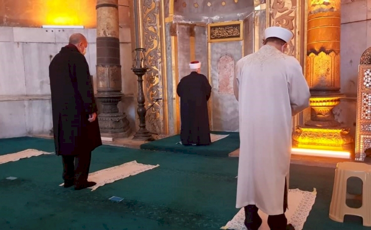 Şeyh İkrime Sabri Ayasofya-i Kebir Camii'nde Cuma namazı kıldırdı