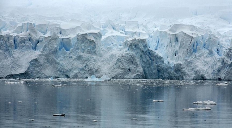Küresel ısınmanın etkisi: Dünyanın en büyük buz dağı eriyor