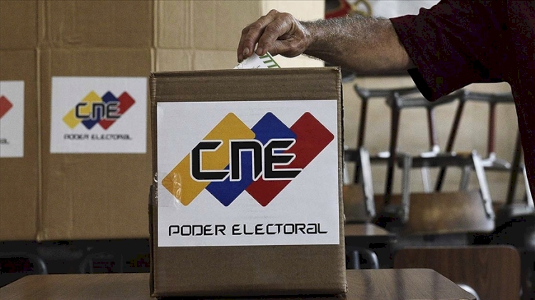 Venezuela'da halk parlamento seçimleri için sandık başına gidiyor