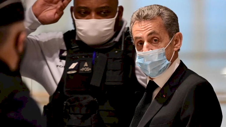 Sarkozy'nin yolsuzlukla yargılandığı davada 4 yıl hapsi istendi