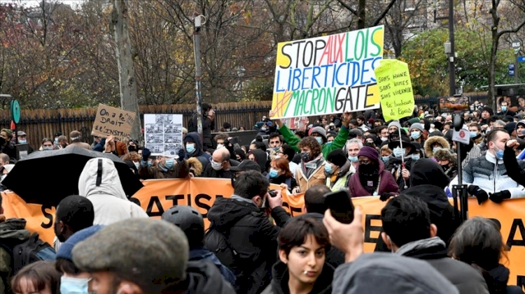 Fransa'da güvenlik yasa tasarısıyla artan İslamofobi protesto edildi