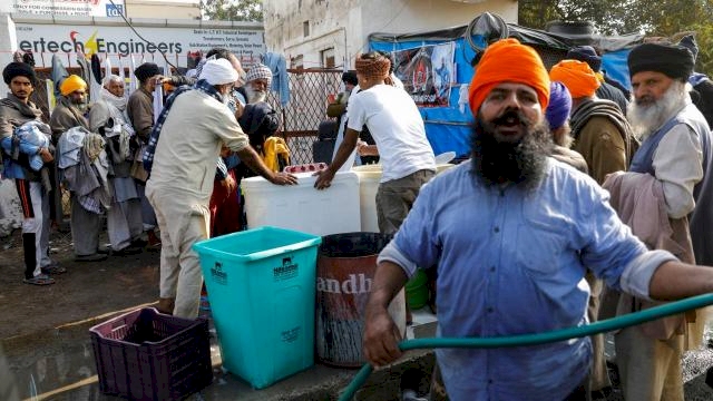 Hindistan'da on binlerce çiftçi eylemlerini sürdürüyor