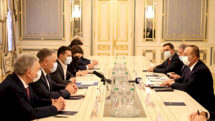 Ukrayna Devlet Başkanı Zelenskiy, Akar ve Çavuşoğlu'nu kabul etti