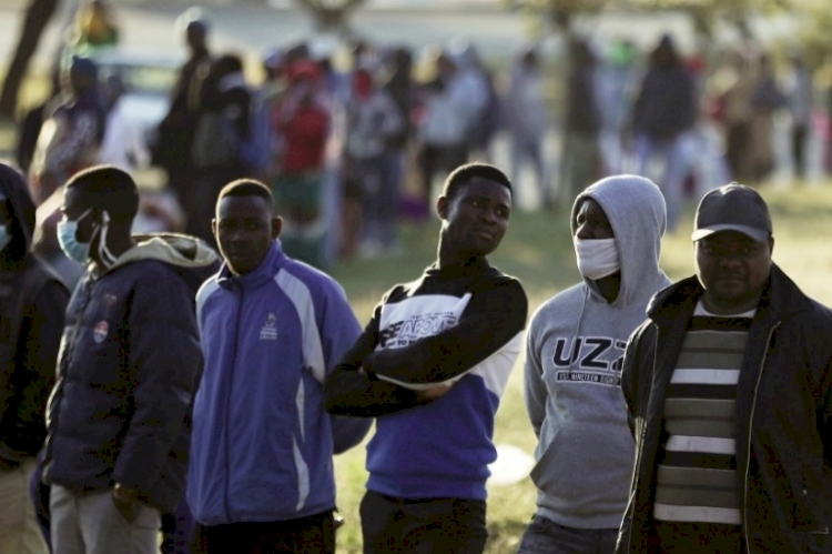 Kovid-19'un mutasyon geçirdiği Güney Afrika'da günlük pozitif oranı yüzde 26'ya ulaştı