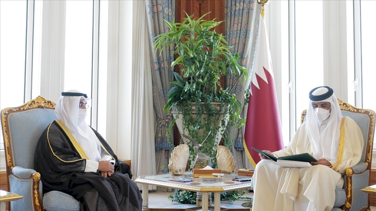 Katar Emiri Suudi Arabistan Kralı'nın Körfez Zirvesi'ne katılması için gönderdiği daveti teslim aldı