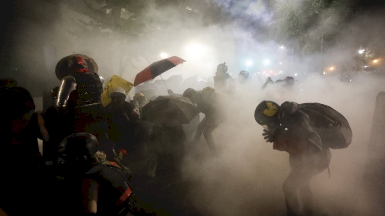 ABD'de polis şiddeti karşıtı protesto: Sokaklar savaş alanına döndü