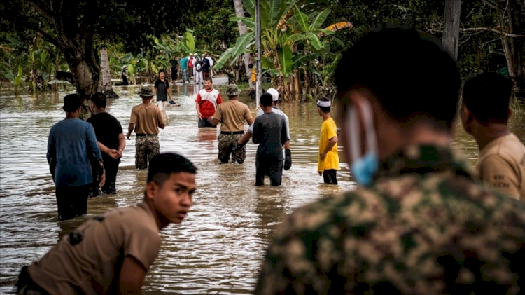 Malezya'daki sel baskınları sürüyor: 8 ölü, 48 bin tahliye