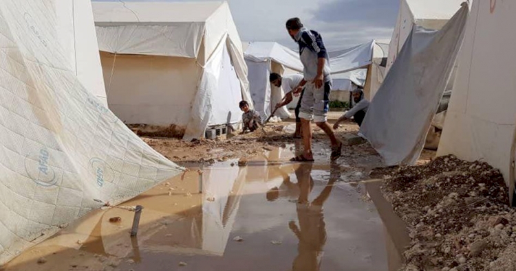 Suriye'deki Filistinli mülteciler kamplarda yeni bir Nekbe yaşıyor