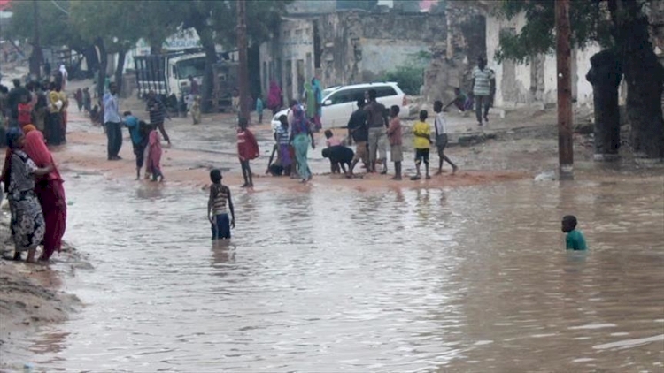 Kenya'da şiddetli yağışlar binlerce kişiyi evinden etti