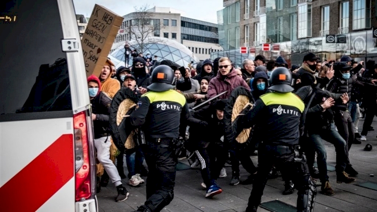 Hollanda'da sokağa çıkma yasağı protestolarında 4. gün: 470 gözaltı