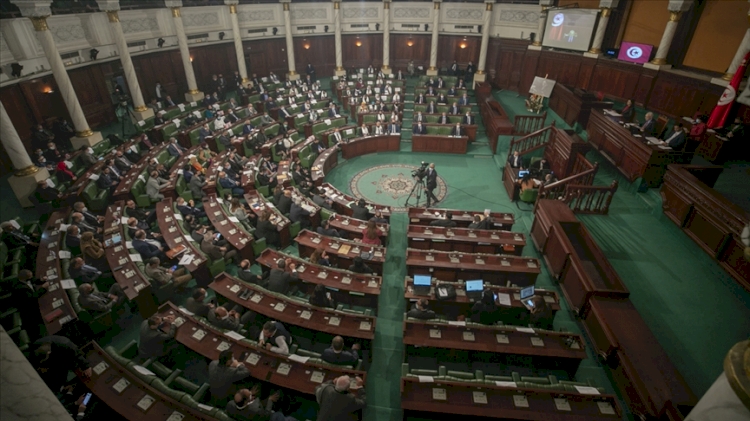 Tunus'ta Başbakan Meşişi'nin yeni kabinesi güvenoyu aldı